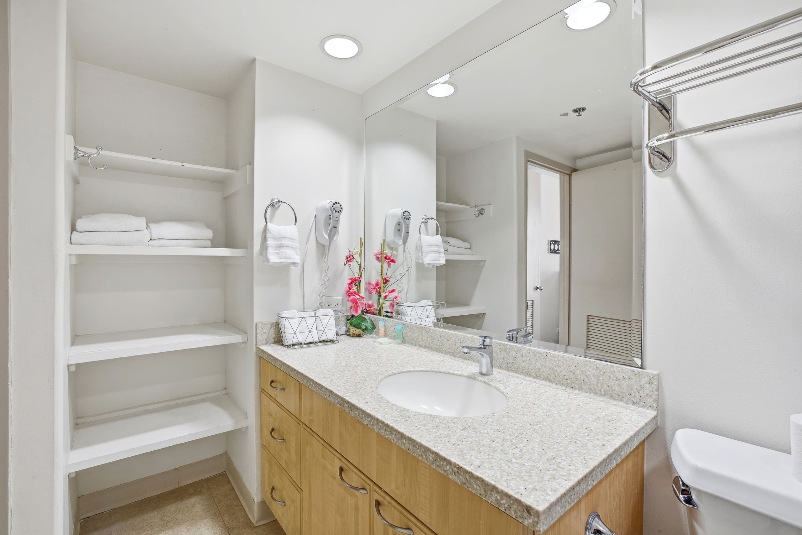 Hotel in Honolulu · ★4.56 · 1 bedroom · 3 beds · 1 private bath - Image 15