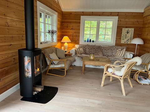 Top Airbnb: Classic cottage near the beach in Gribskov