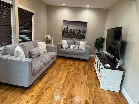 Cozy gated home | Minutes away from Navy bases.
