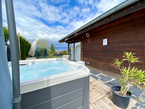 Cosy chalet jacuzzi, large garden, Lake Geneva