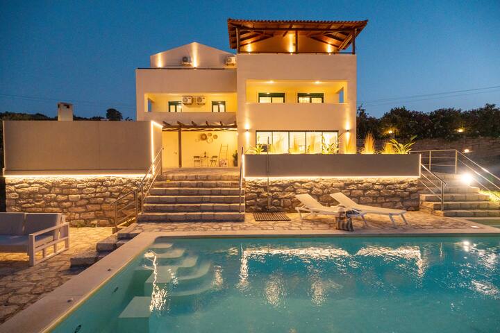 Elarchon Villa – Private Pool & Playroom with Gym gallery image 3