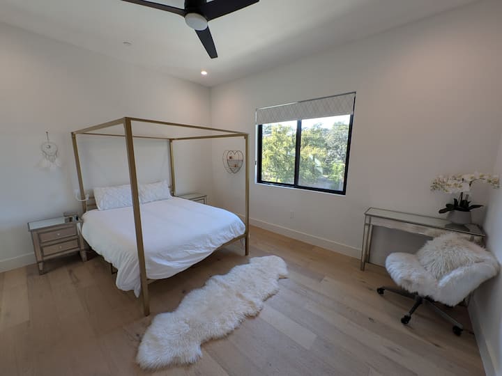 Спалня на горния етаж #3 (двойно легло)