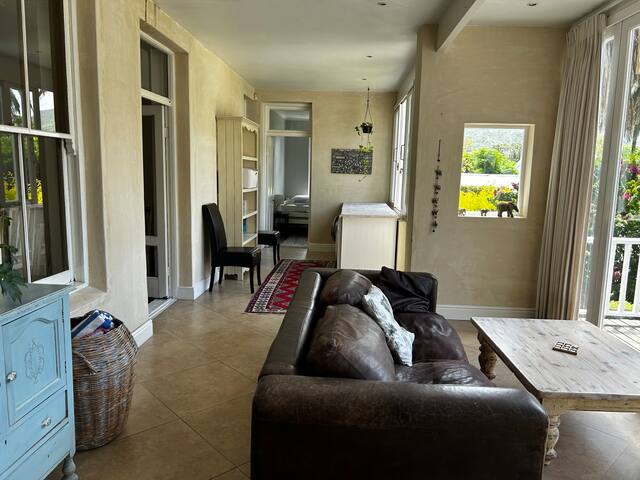 Bay Side Villa gallery image 2