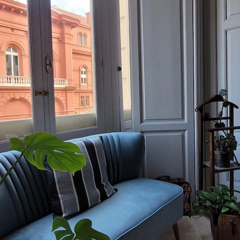 Elegante, centro città, affaccio sul teatro