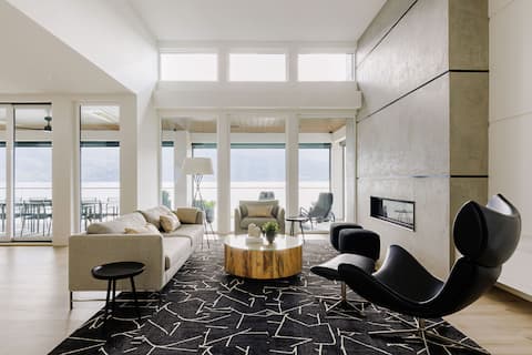 Luxury Waterfront | Private Beach/Spa | Licenced