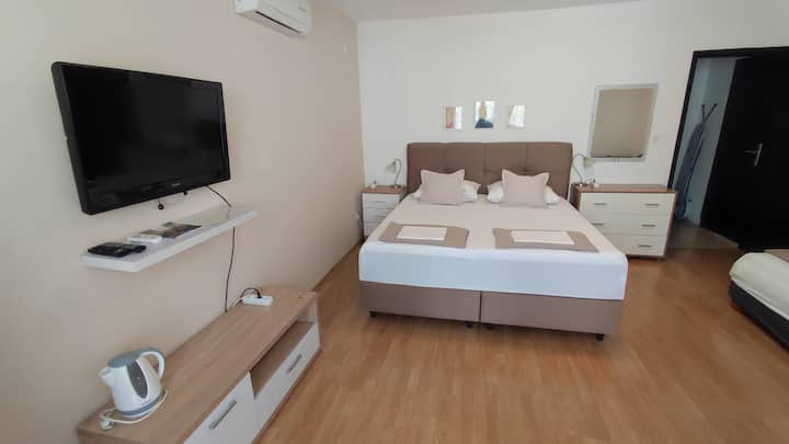 Cozy  Studio Apartment, Beach 5 Minutes - Hrvaška