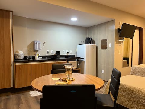 Top Airbnb: 1 - Flat near Salvador Shopping with garage em Caminho Das árvores