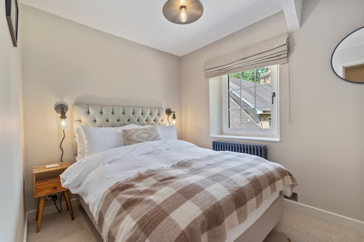 Bedroom 3 - Cosy Double
A small double bed, ideal for a couple or a single guest wanting their own room. A snug and comfortable space.