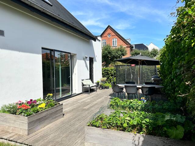 Byhus med fantastisk beliggenhed.