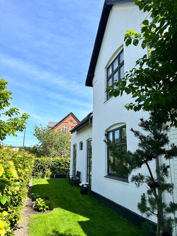 Byhus med fantastisk beliggenhed. gallery image 2