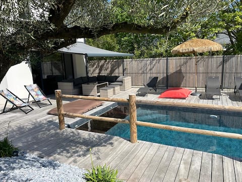 House 400 meters from the port