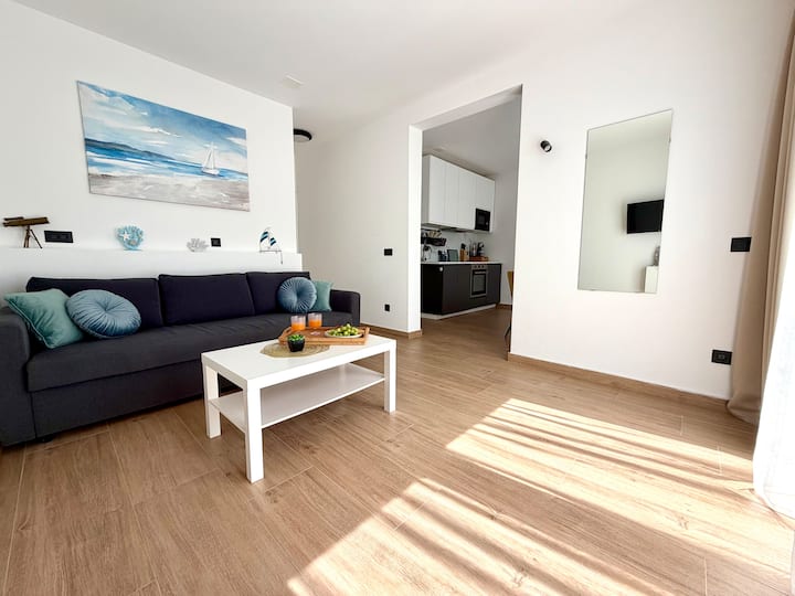 Starap/villalamarea-com/150msea/pool/hottub/bbq - Zadar