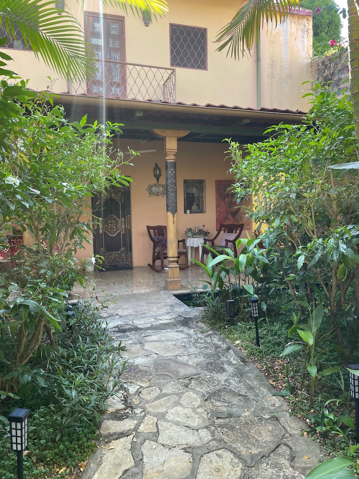 Casa Paloma, Artist’s Cottage- Pool, Exotic Garden - Nicaragua