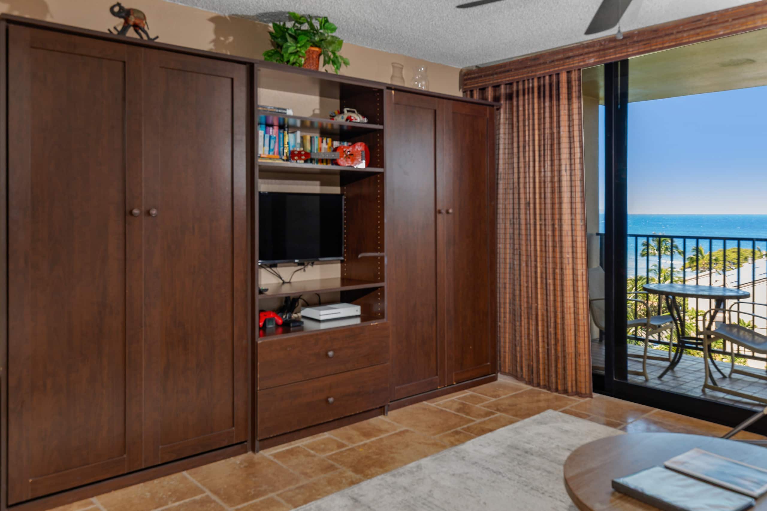 Condo in Lahaina · ★4.9 · 1 bedroom · 3 beds · 1 bath - Image 6