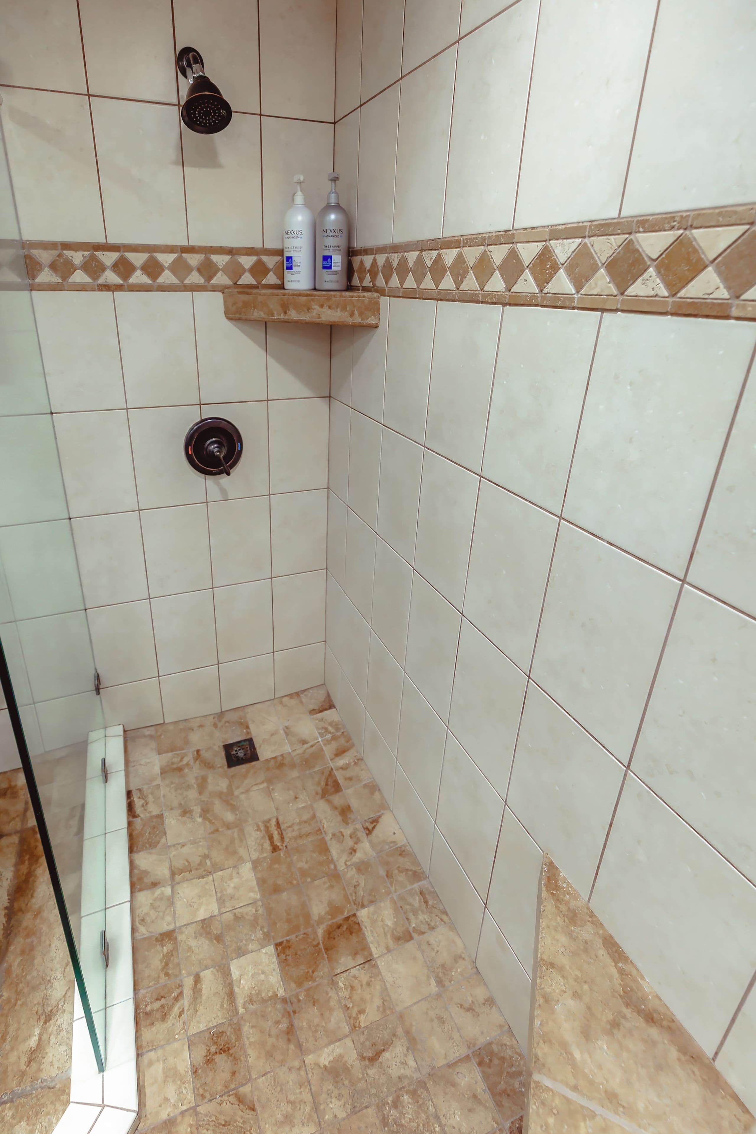 Condo in Lahaina · ★4.9 · 1 bedroom · 3 beds · 1 bath - Image 18
