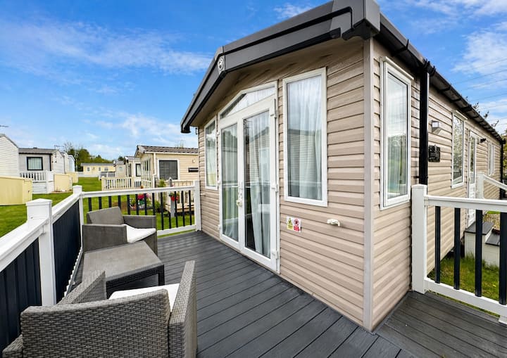 Lovely Caravan At Caldecott Hall Ref 91068c - Lowestoft