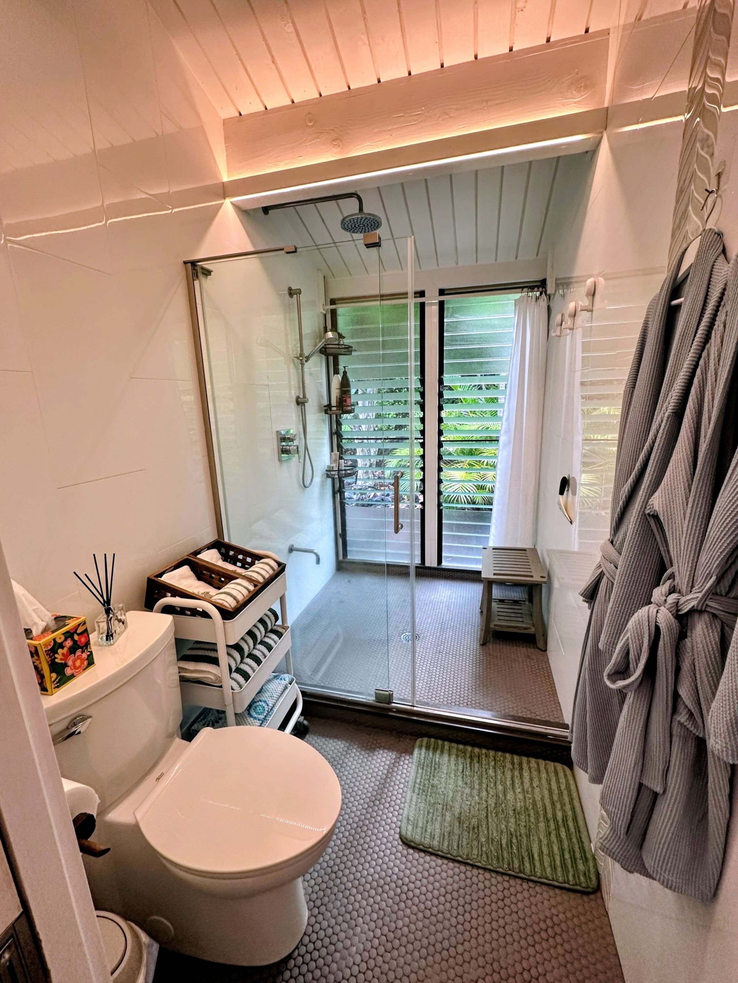 Home in Kailua-Kona · ★4.96 · 1 bedroom · 2 beds · 1 bath - Image 25