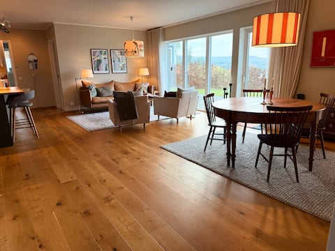 Ultra-modern and elegant house by the lake Bunn