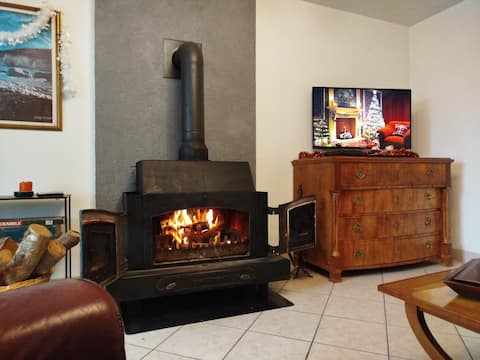 Quiet 6-person cottage in the Centre Bretagne countryside