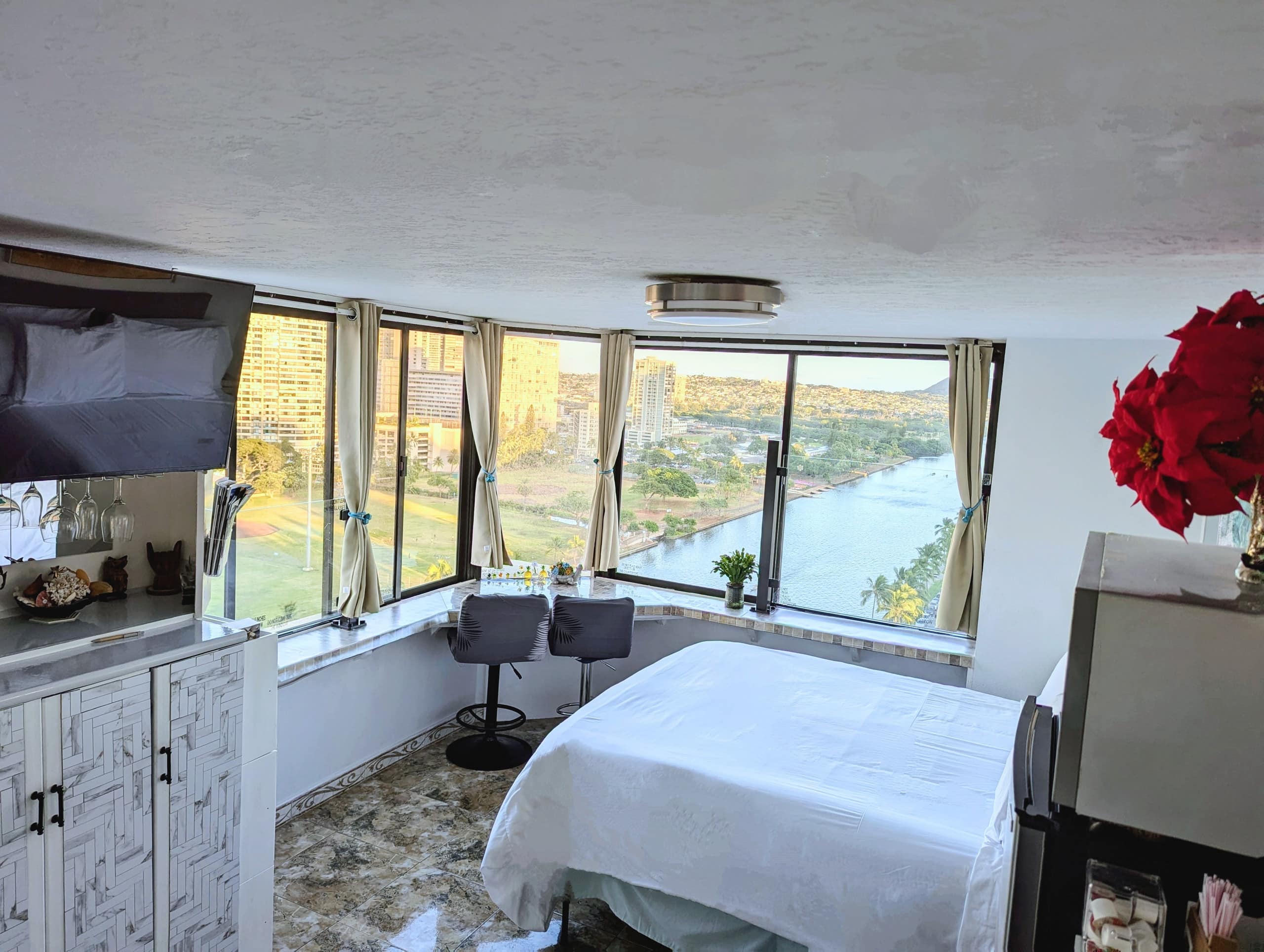 Hotel in Honolulu · ★4.97 · Studio · 1 bed · 1 private bath - Image 4