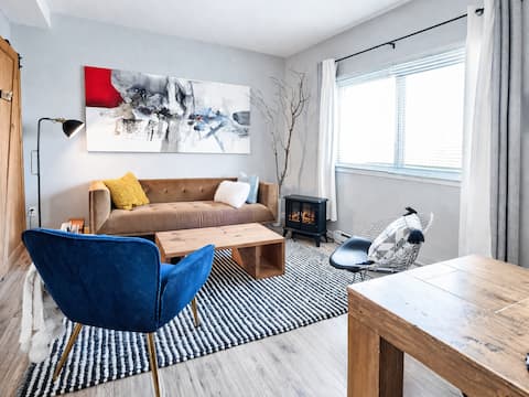 Successful Airbnb property: Stay with Arts in Montreal & private parking. in Le Sud Ouest