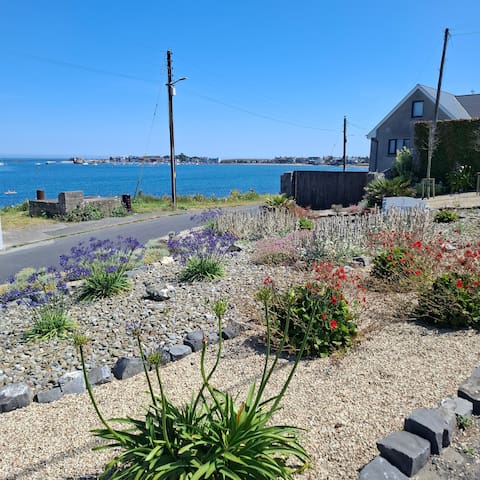 Aurora 2 Bedroom House Flexible Check-in