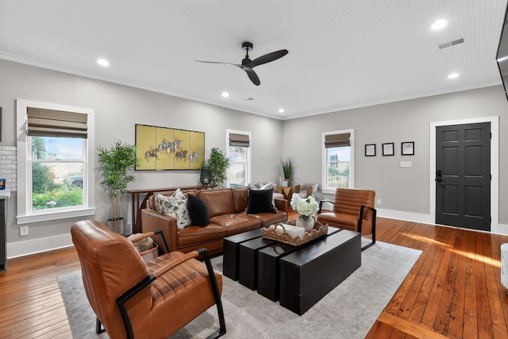 Elmwood's Modern Blue Bungalow - Columbia, SC