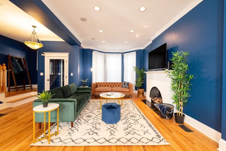 Stylish 3bd House 3min Walk Wrigleyfield/free Prkg - Chicago, IL