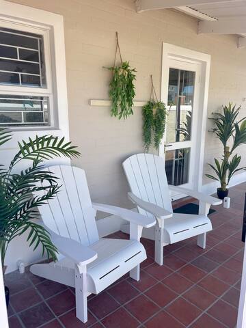 Beach Breeze -Wood Fired Hot Tub -300m from Beach gallery image 3