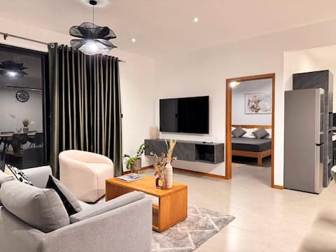 Modern Chic 2BR Apartment. Stylish Stay in City!