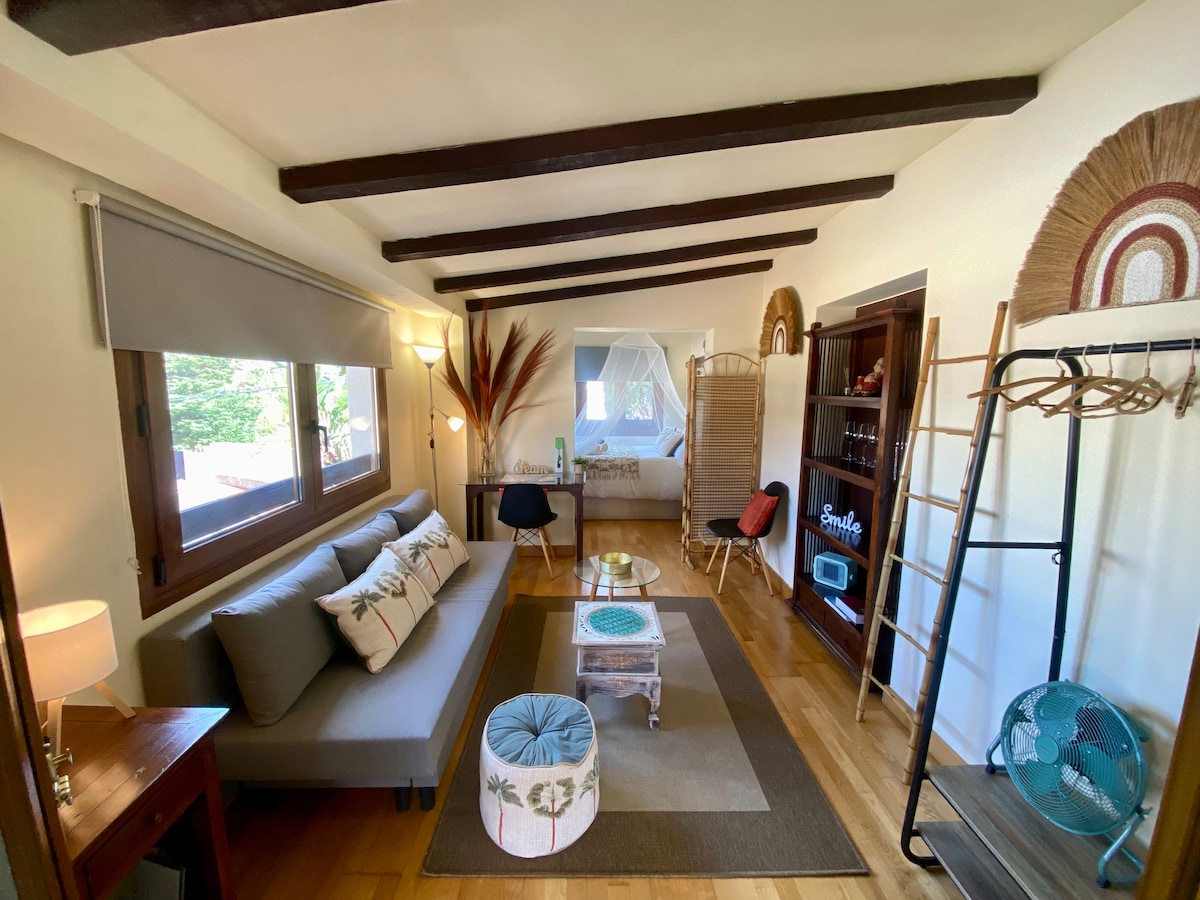 Top performing Airbnb: Beautiful Bungalow, Private Pool, Beachside. in Benalmádena