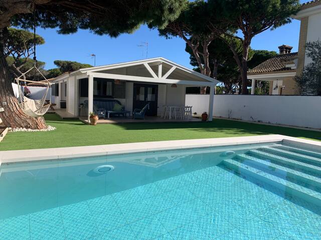 Entire home with 3 bedrooms in Chiclana De La Frontera - La Casita del Sopapo