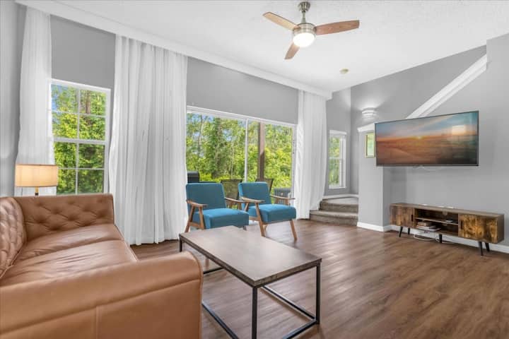 3 Bedrooms/ 2.5 Bathrooms/ Emerald Island(2709 Sk) - Level Up, Kissimmee