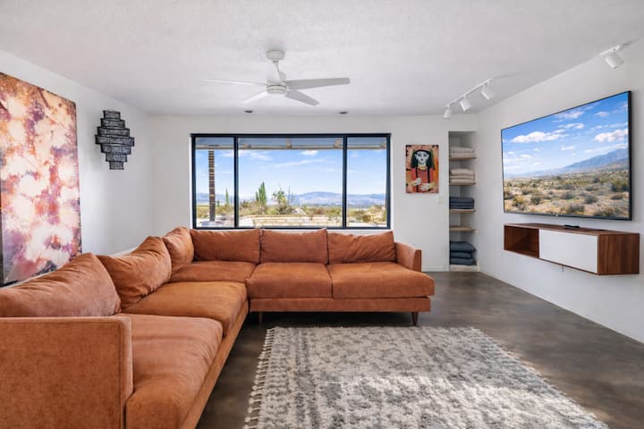 Sleeping arraignments: 2 Queen air mattresses, 3 Full air mattresses, Joybird couch that's extra wide for sleeping!
 
access to the garage. The tv has all the streaming options, netflix, hulu, prime, sling, playstation and more.