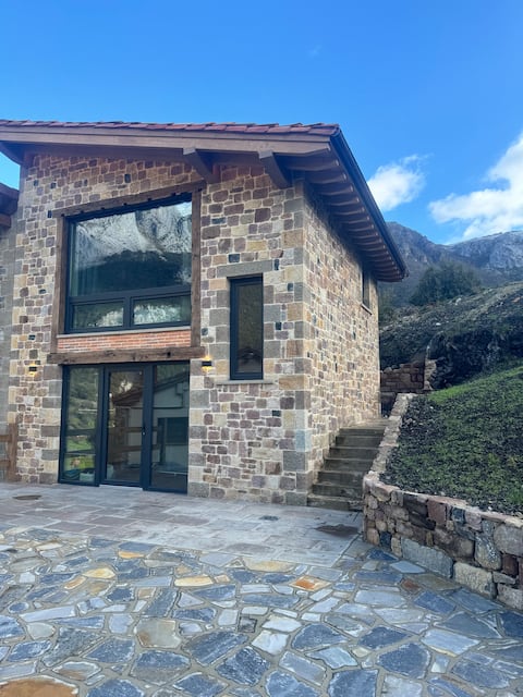 Tiago's Hen House