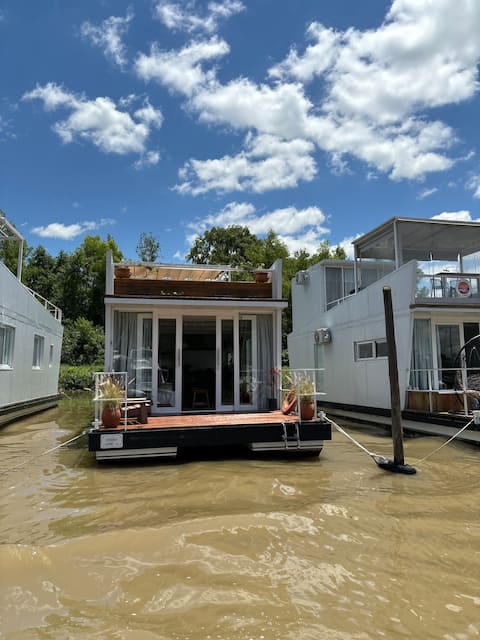 Penny Lane Floating Cottage