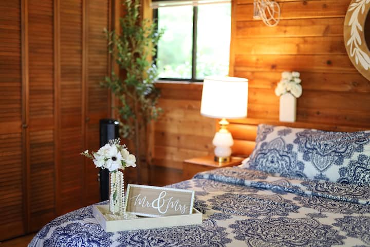 Დიდი ზომის საწოლი და სეზონური თეთრეული თქვენი კომფორტისთვის 