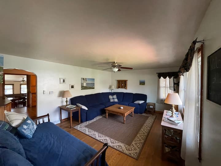 Cozy Home, Near Everything Geneva Has To Offer. - Geneva, OH