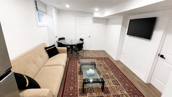 Clean & Bright One Bedroom Basement Apartment. - Vaughan