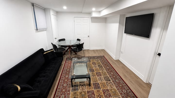 Clean & Bright One Bedroom Basement Apartment. - Vaughan