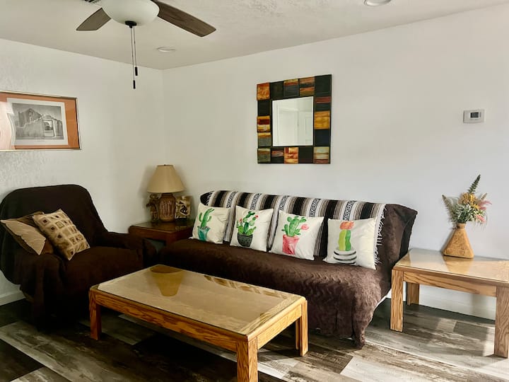 Bunkhouse 66 
3 Bedroom, 2 Full Bath - Kingman, AZ