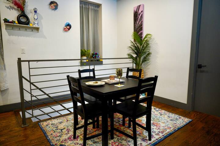 Fabulous 4 Bdrm Duplex with a Backyard gallery image 3