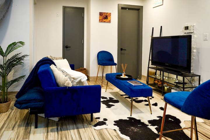 Fabulous 4 Bdrm Duplex with a Backyard