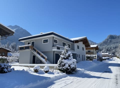 Top Airbnb: Apartment with terrace-mountain panorama in Wald Im Pinzgau