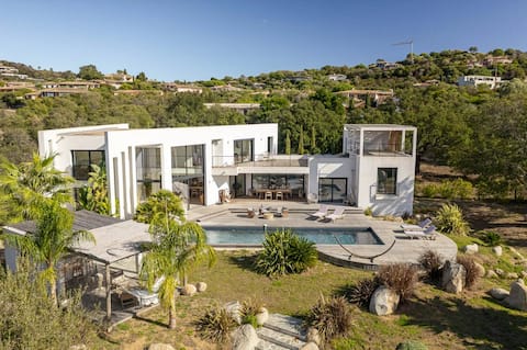 Villa in a unique location – Araso – Baie de Saint-Cyprien