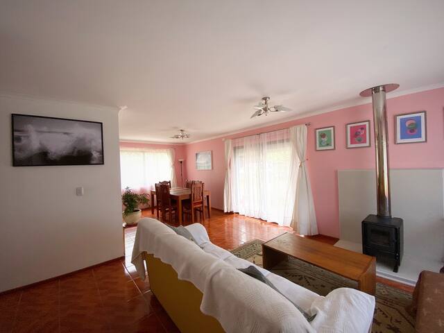 Entire home with 5 bedrooms in Zapallar - La Casa Azul Tranquilidad en Maintencillo