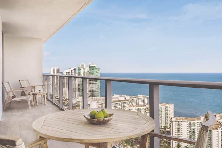 Wonderful Stay! 2 Comfortable Units, Pool, Parking - Sunny Isles Beach, FL