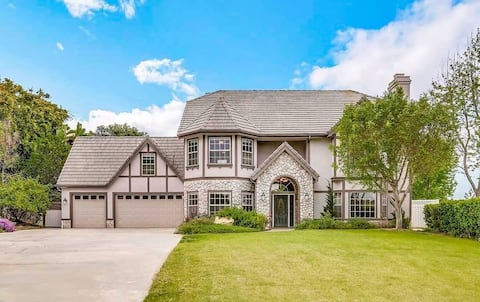 Château Vista Heated Pool Hot Tub 9 mi to Beach!