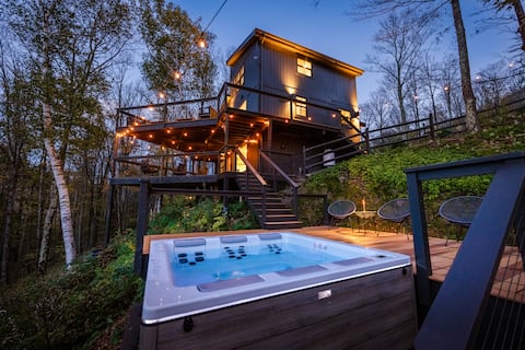 Modern Treehouse w/ Spa, Walk to Hunter Mtn.