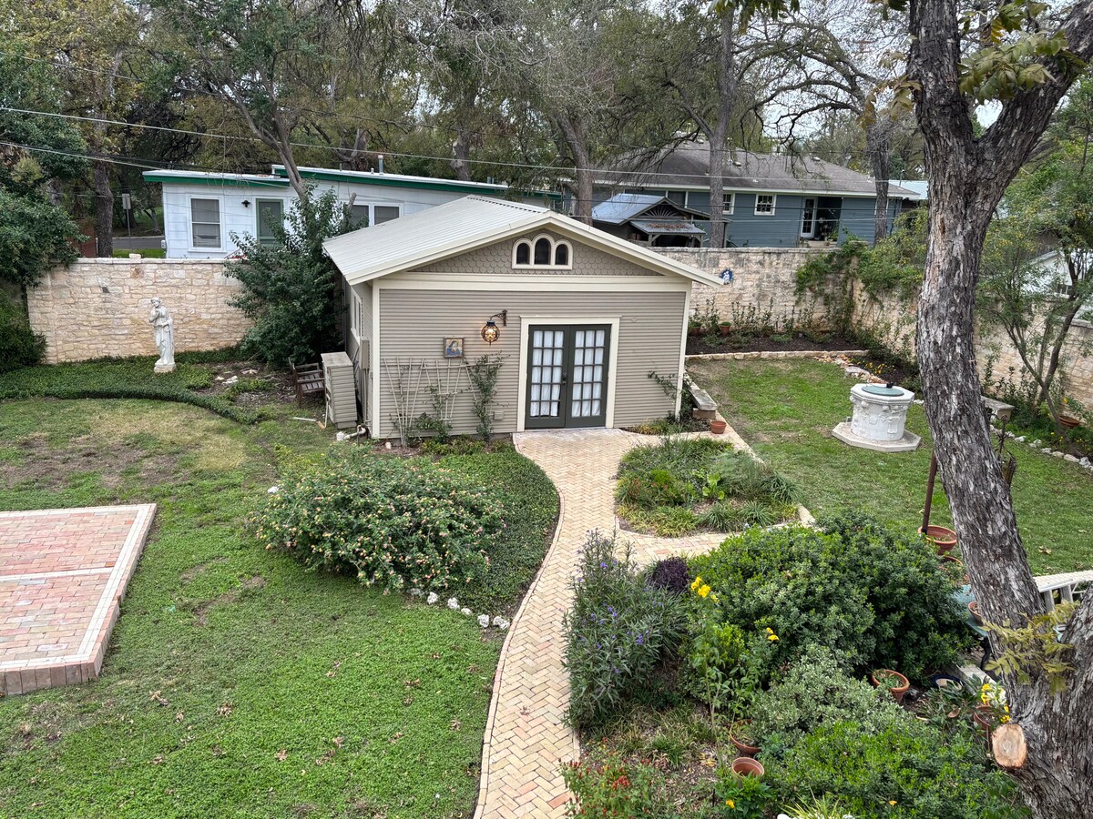 Backyard Guesthouse in Central Austin. MCM style.